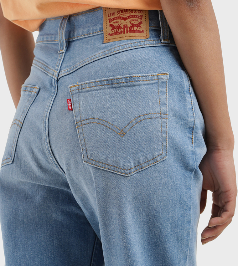 High Rise Mom Loose Tapered Fit Jeans