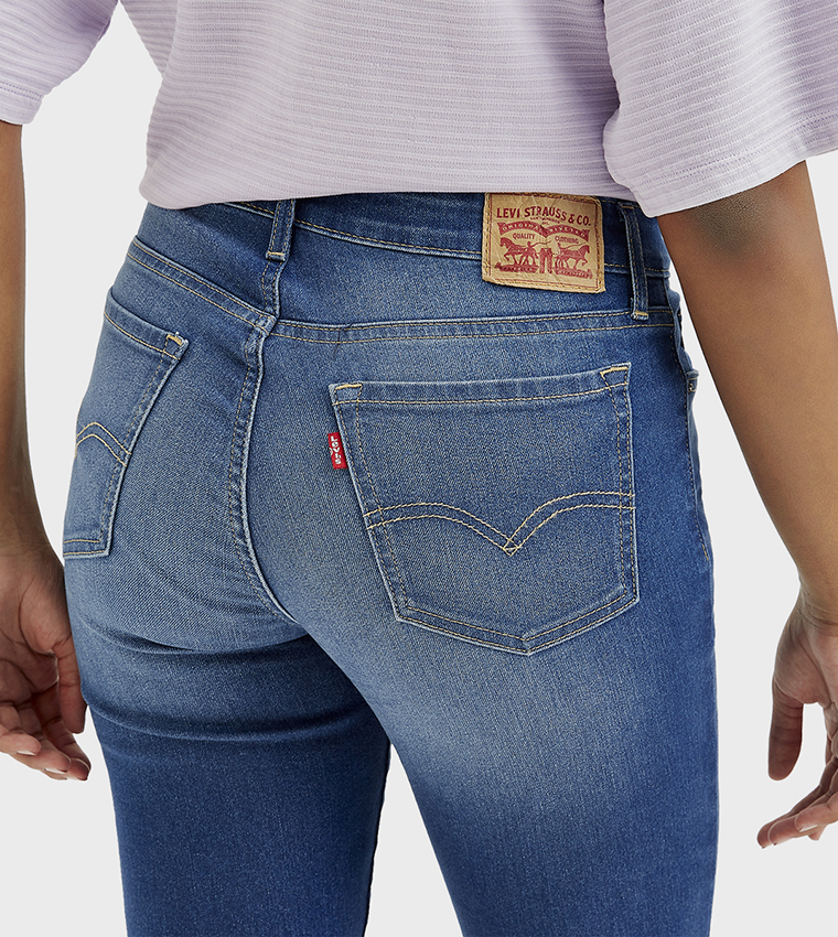 High Rise Ribcage Straight Fit Jeans