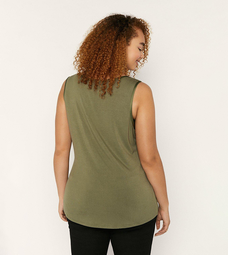 Oasis curve tops new arrivals