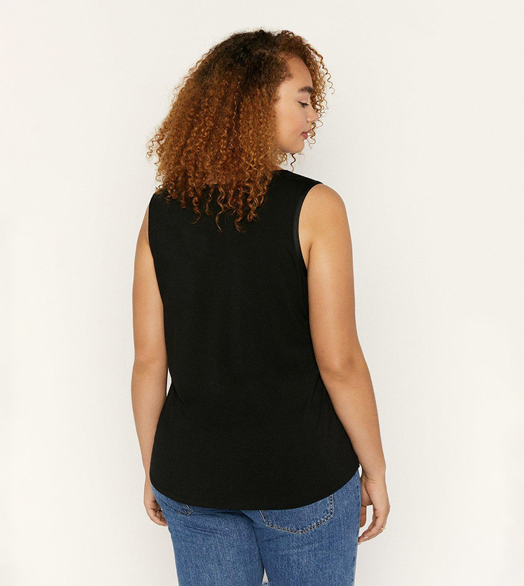 Oasis curve tops new arrivals