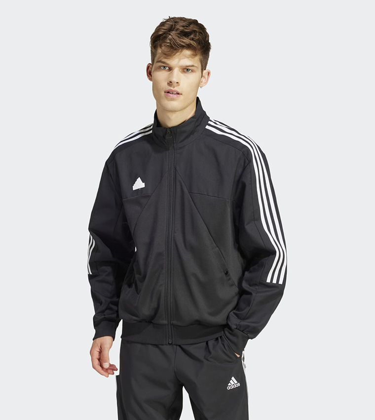 جاكيت رياضي بنصف سحاب وشعار 