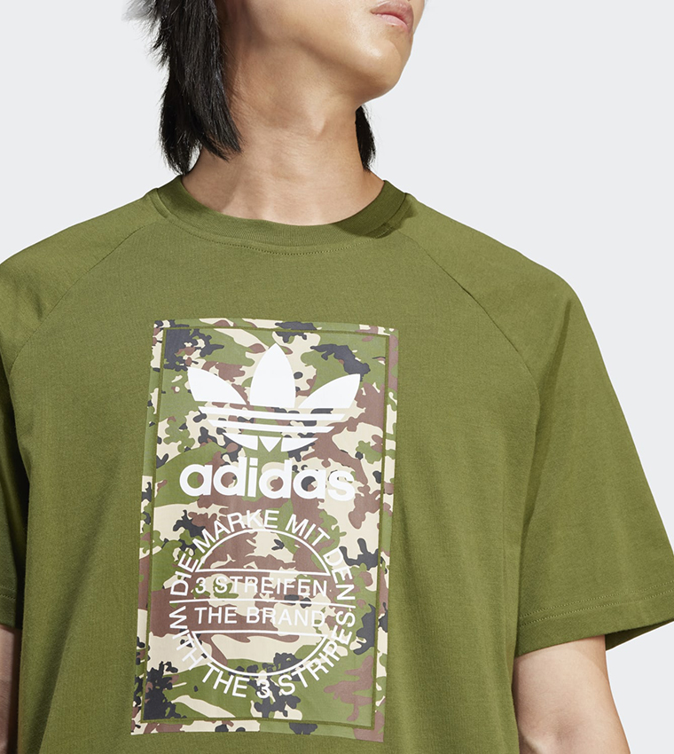 Camo Tongue Print Crew Neck T-Shirt