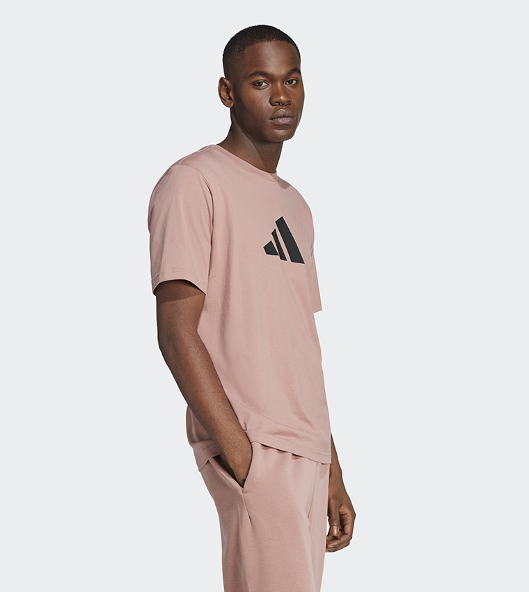 تيشيرت كاجوال بطبعة الشعار