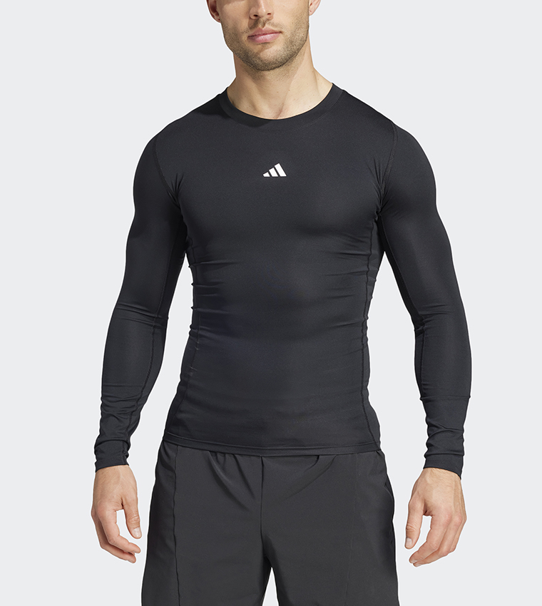 تيشيرت رياضي بأكمام طويلة 