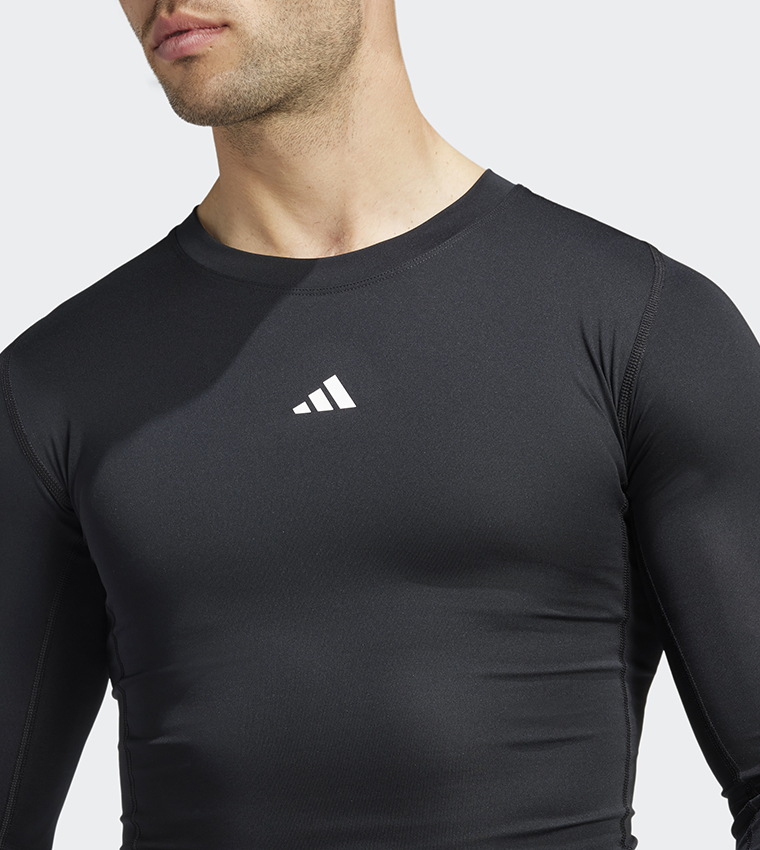 تيشيرت رياضي بأكمام طويلة 