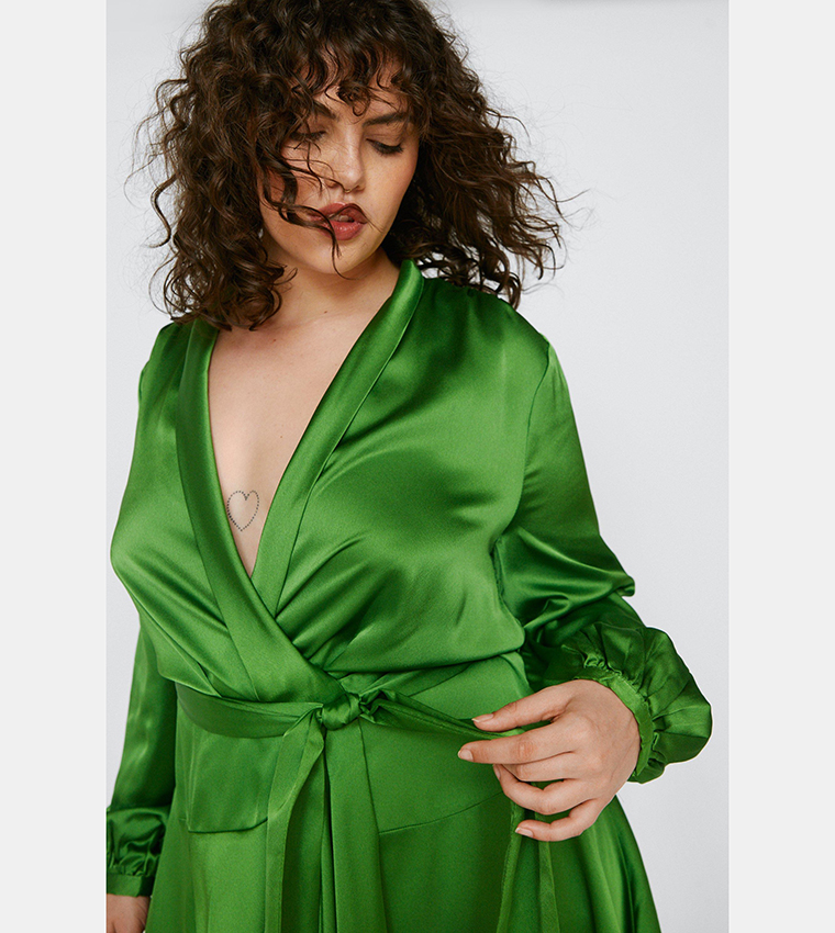 Buy Nasty Gal Satin Wrap Midi Dress In Green | 6thstreet Oman