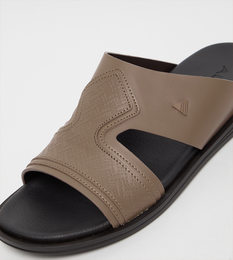 Textured Arabic Sandals