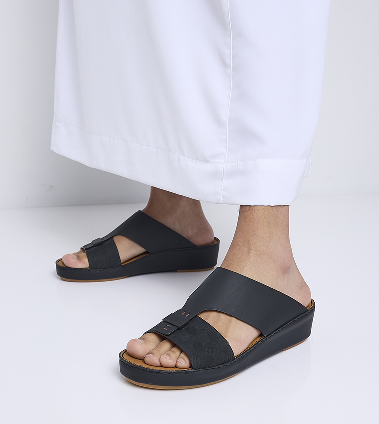 صندل عربي بنقشة بارزة