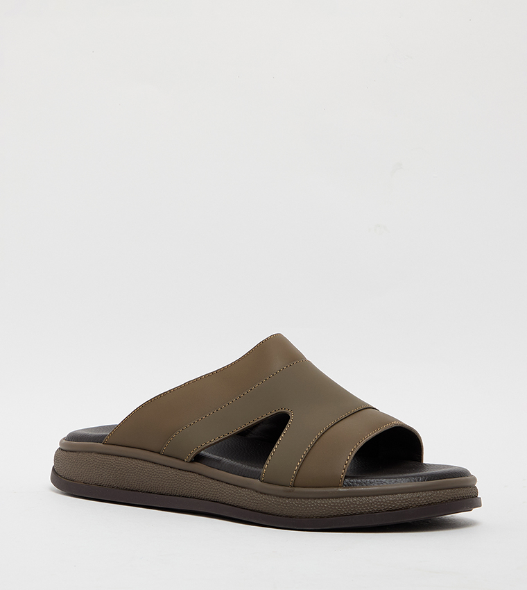 نعال بمقدمة مفتوحة 