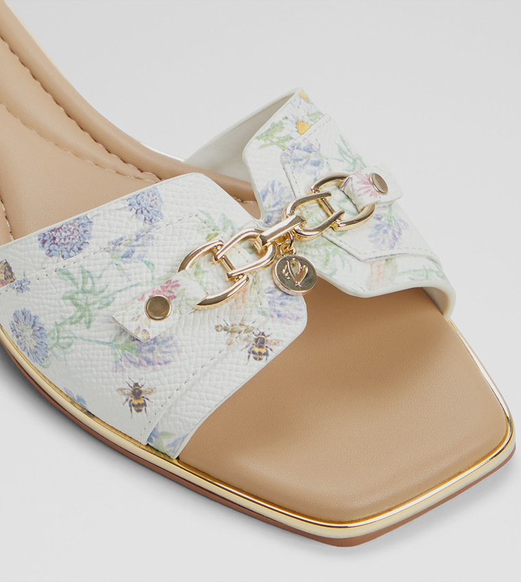ALAMASSI Accessory Detail Flat Sandals