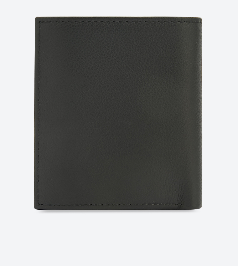 محفظة بلون أسود