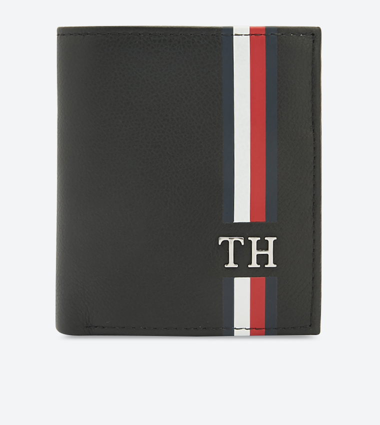 محفظة بلون أسود