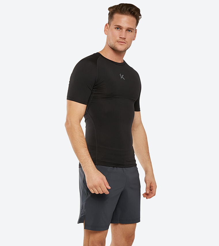 تي شيرت كومبريشن بلون أسود