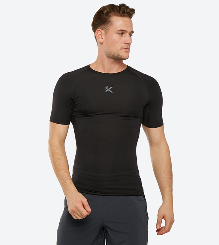 تي شيرت كومبريشن بلون أسود