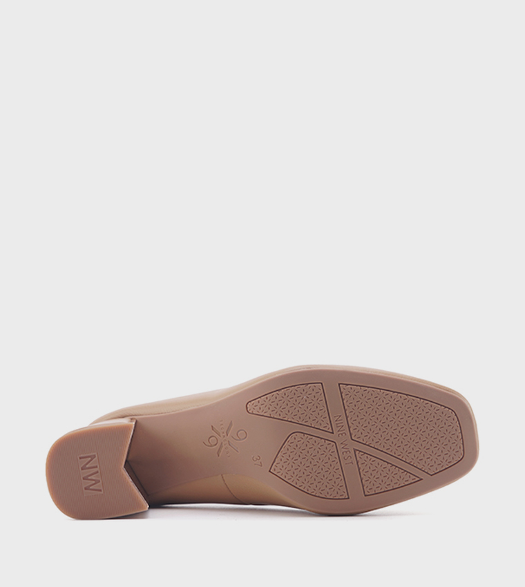 ANESSA Block Heel Pumps