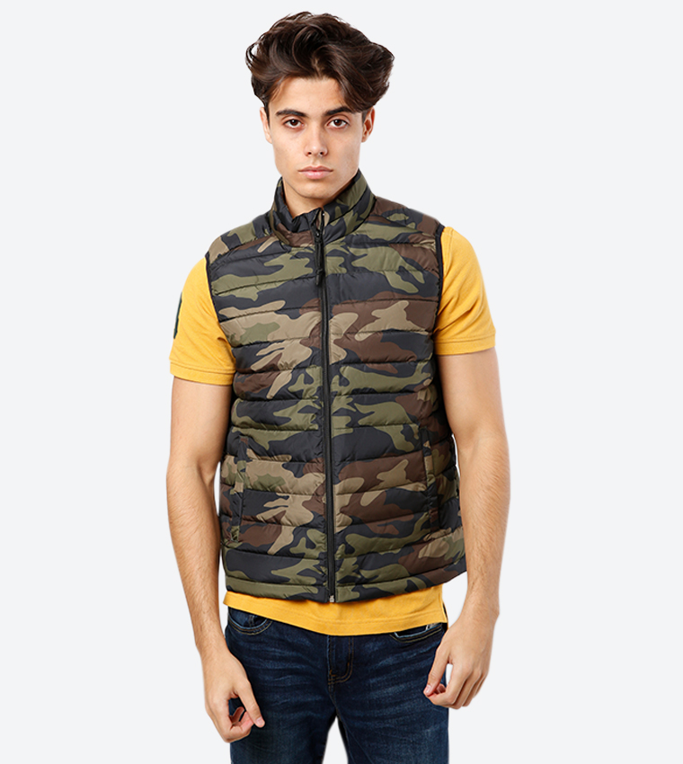 Camouflage on sale sleeveless jacket