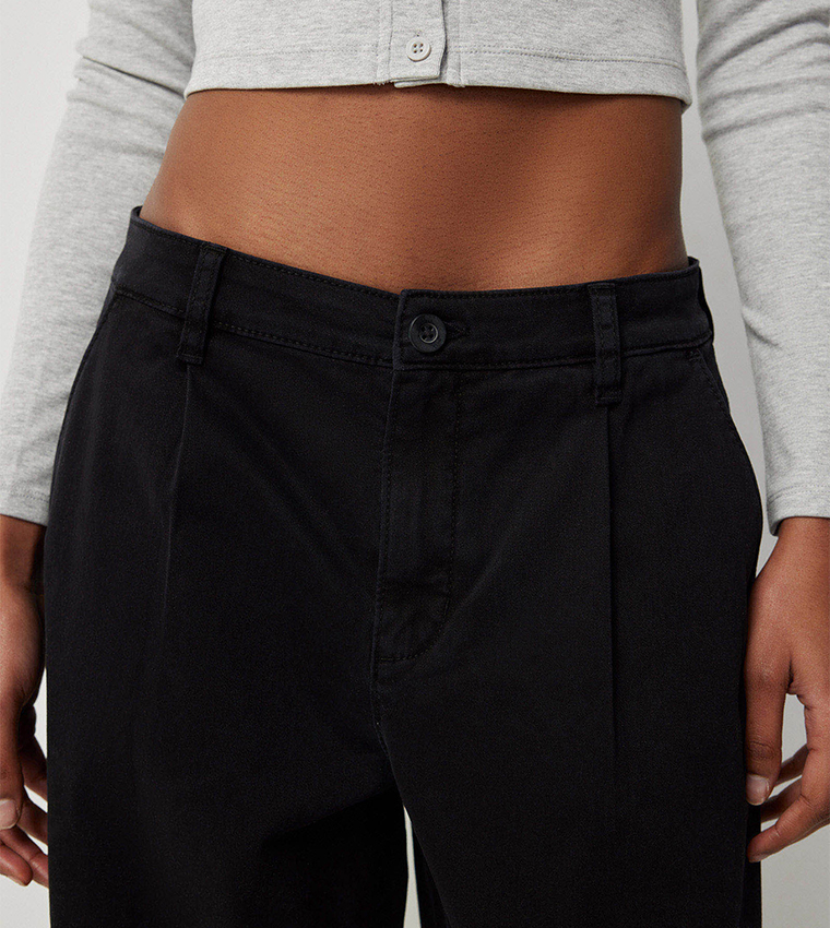 Pleated Relaxed Fit Chinos