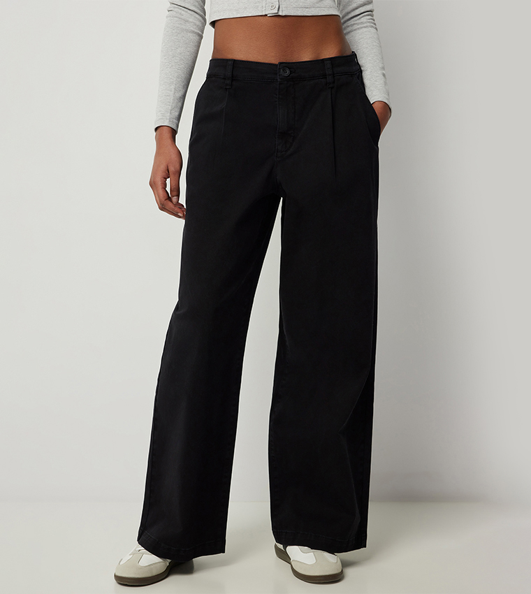 Pleated Relaxed Fit Chinos