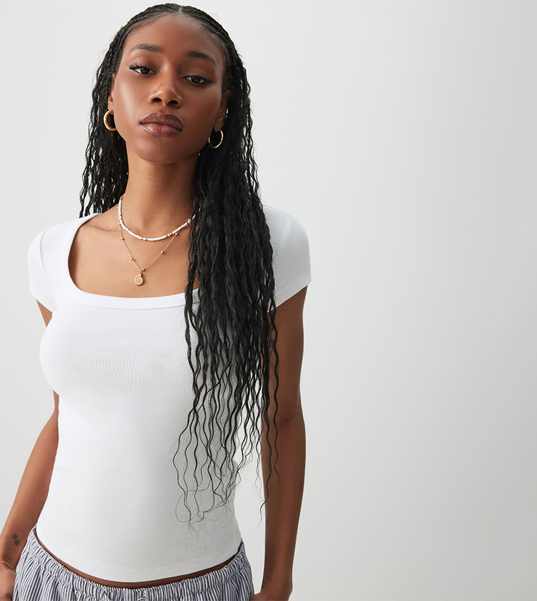 توب مرن برقبة دائرية