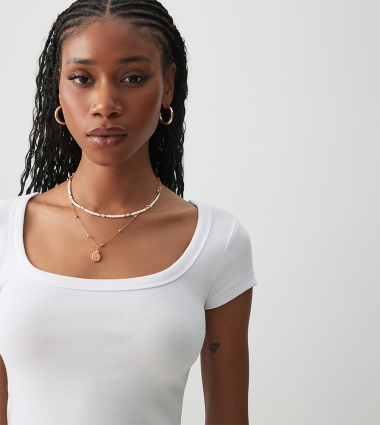 توب مرن برقبة دائرية