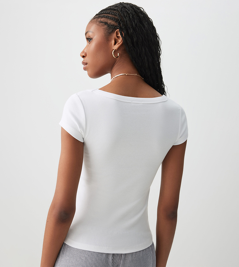 توب مرن برقبة دائرية