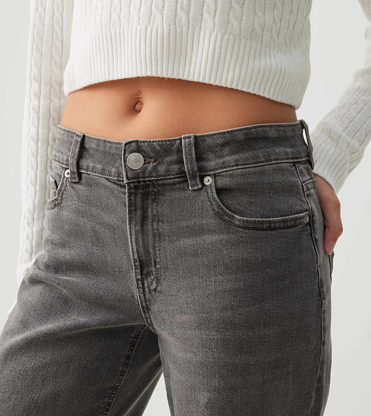 جينز واسع بخصر متوسط 