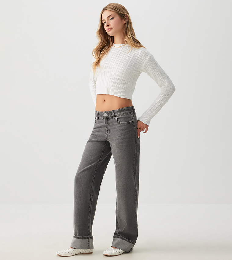 جينز واسع بخصر متوسط 