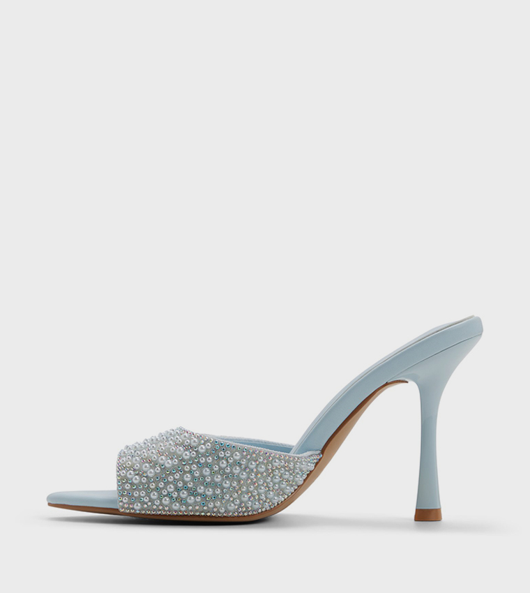 صندل بكعب مزين 