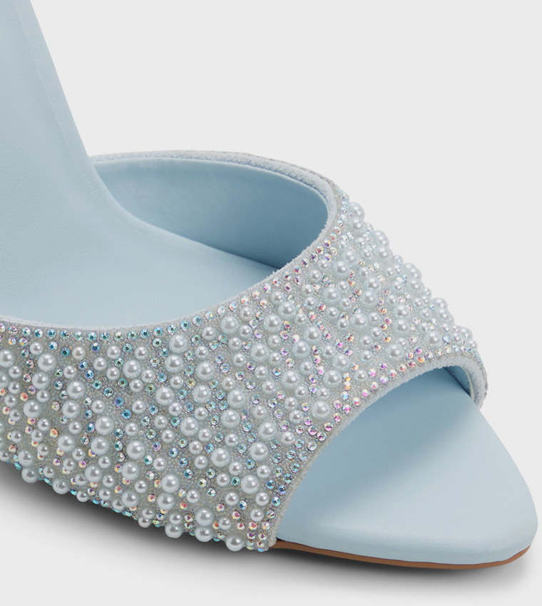 صندل بكعب مزين 