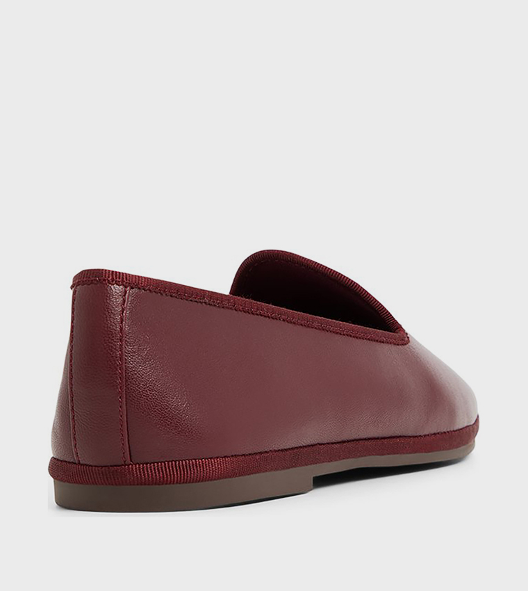 AURABELLE Textured Flat Shoes