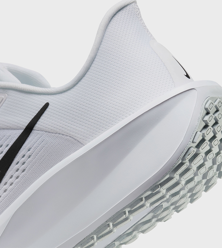 QUEST 6 Running Shoes