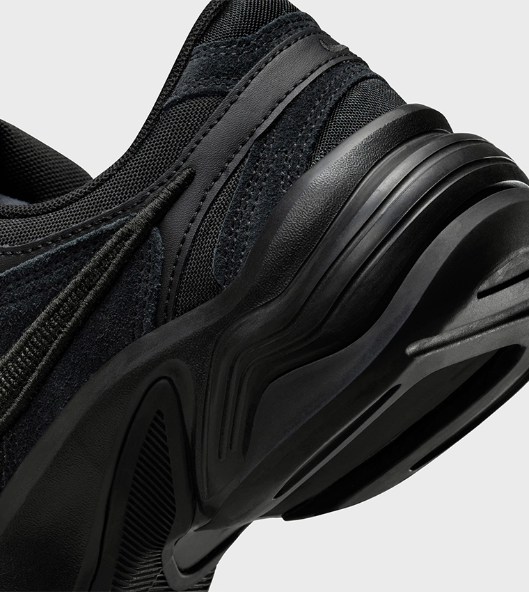 AL8 Lace-Up Runner Sneakers