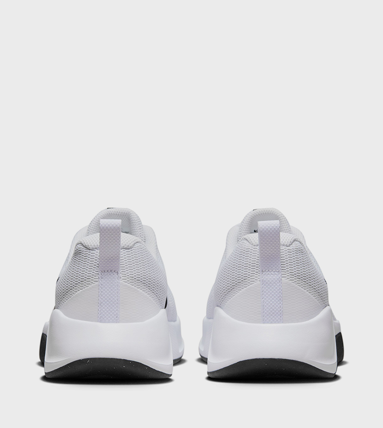 حذاء رياضي برباط إم سي ترينر ٣