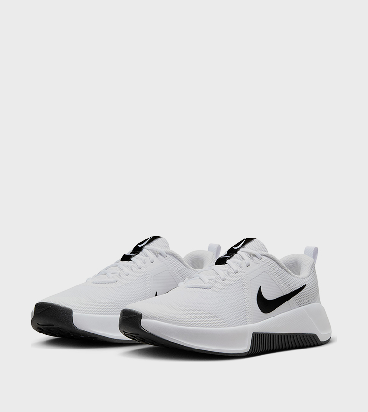 حذاء رياضي برباط إم سي ترينر ٣