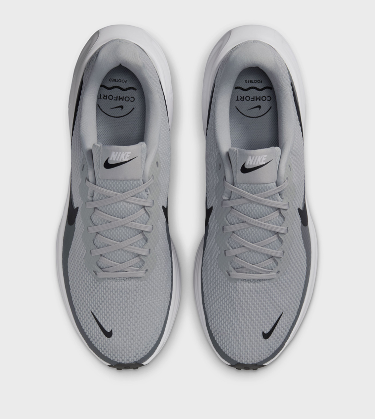 REVOLUTION 8 Running Shoes