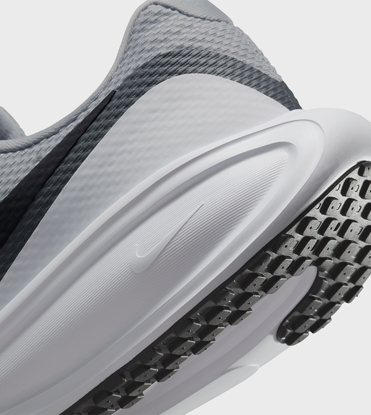 REVOLUTION 8 Running Shoes