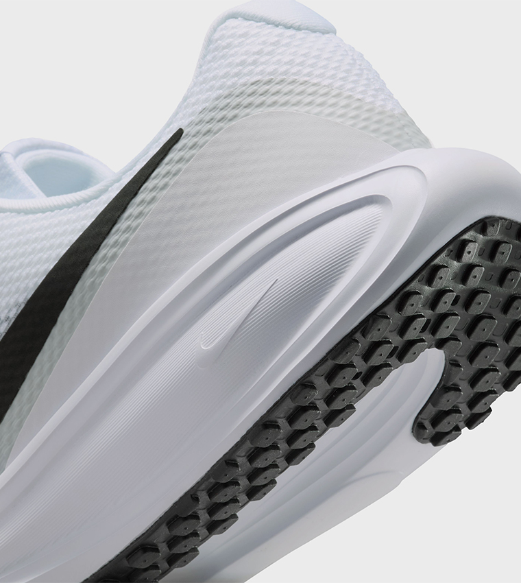 REVOLUTION 8 Running Shoes