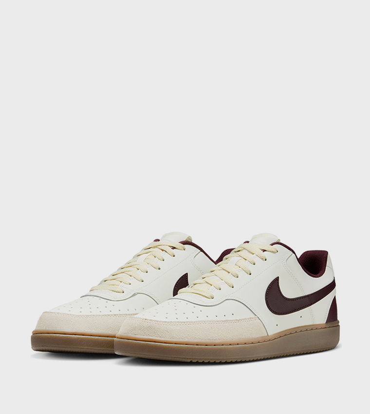 AIR MAX NUAXIS Low-Top Sneakers