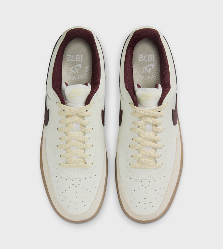 AIR MAX NUAXIS Low-Top Sneakers