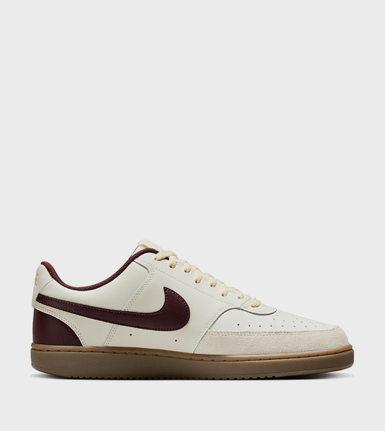 AIR MAX NUAXIS Low-Top Sneakers