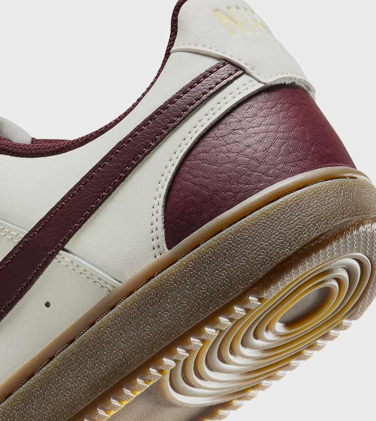 AIR MAX NUAXIS Low-Top Sneakers