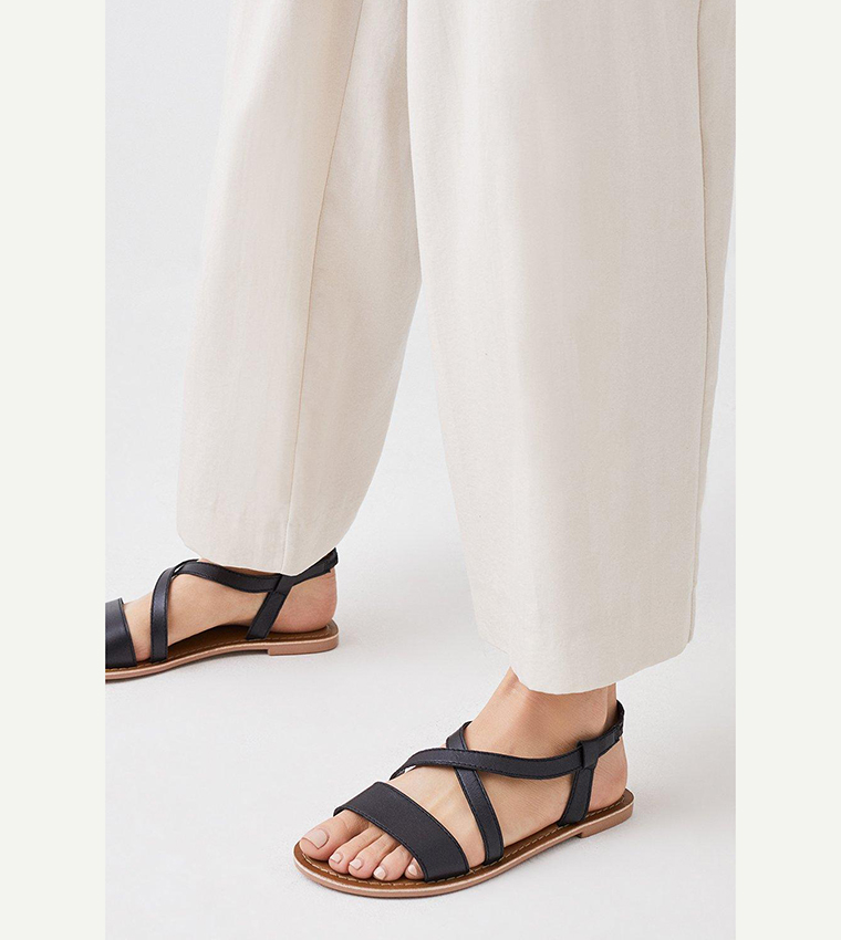 Buy Oasis Leather Cross Over Flat Sandals In Black | 6thStreet Qatar