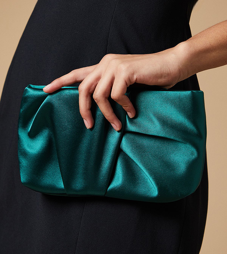 حقيبة كروس بودي من الساتان المزموم