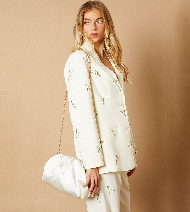 حقيبة كلاتش ساتان كبيرة مكشكشة