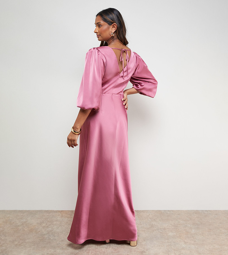 فستان ساتان ميدي بأكمام بالون وياقة V