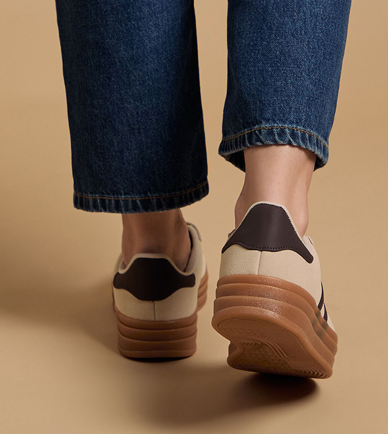 سنيكرز بلاتفورم شامواه صناعي برباط 