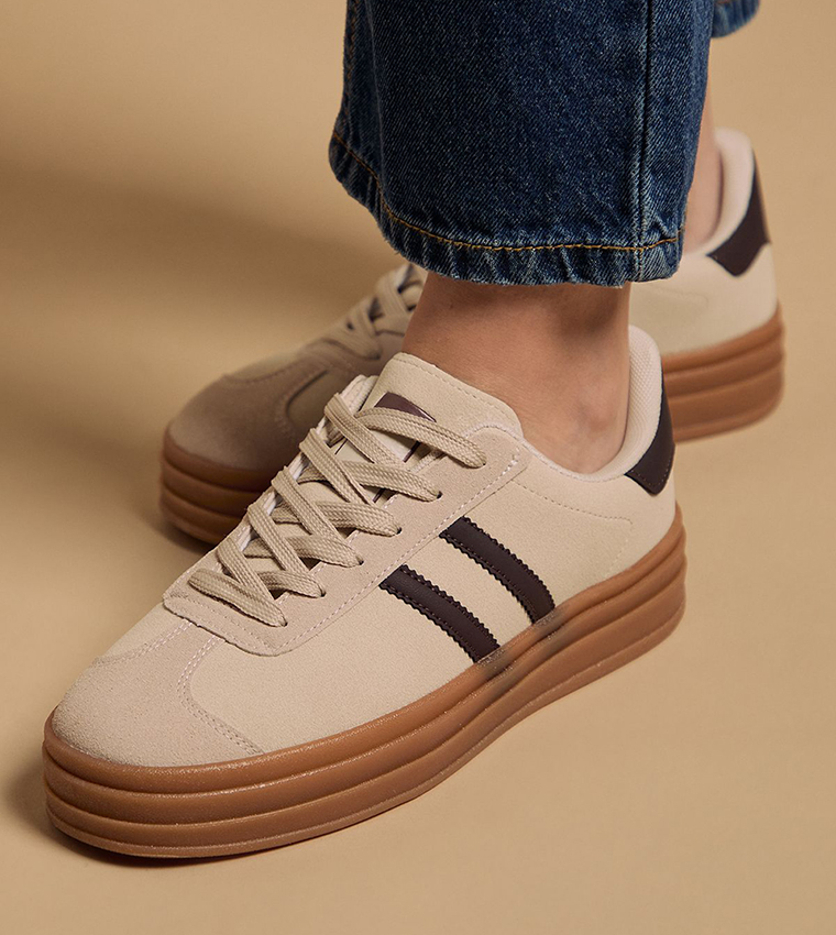 سنيكرز بلاتفورم شامواه صناعي برباط 