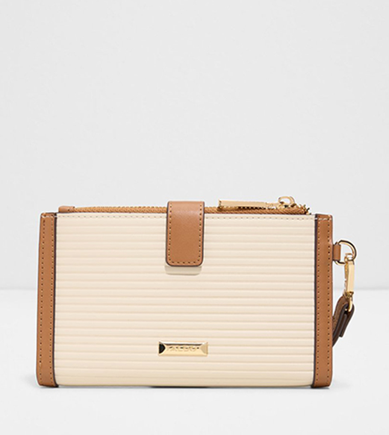 BANAETERIEL Textured Wristlet