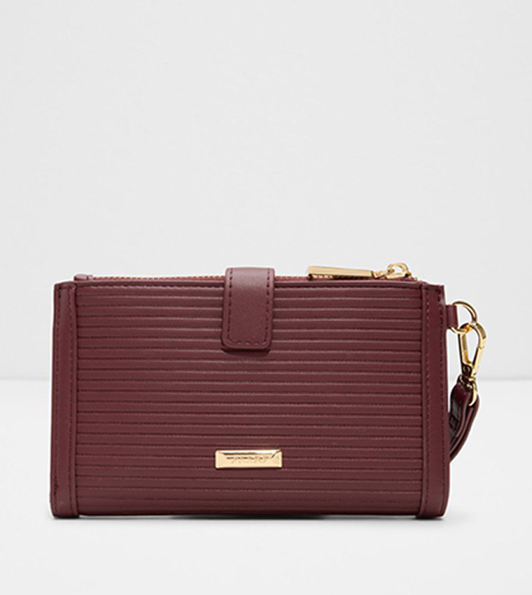 BANAETERIEL Textured Wristlet