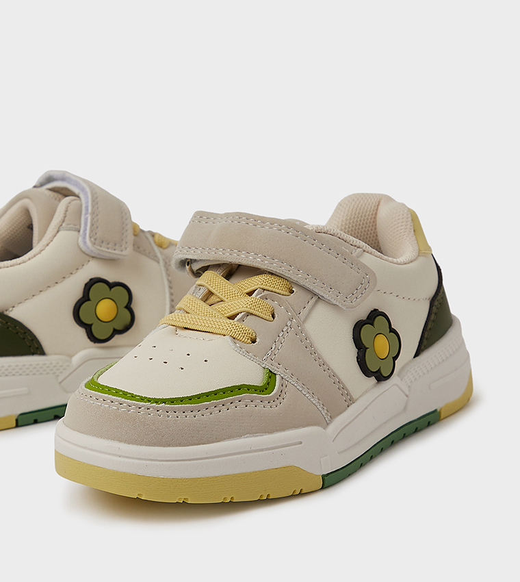 Round Toe Velcro Closure Sneakers